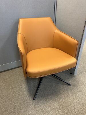 Signa Swivel Lounge Chair