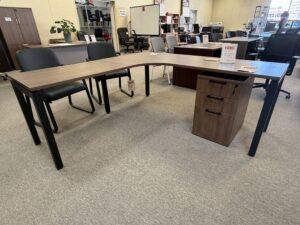 U-Leg Corner Station